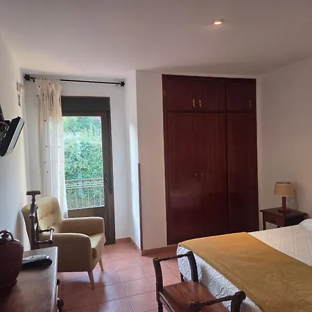 Apartamentos&Casa Rural Boada con Jardin Interior y Barbacoa-2